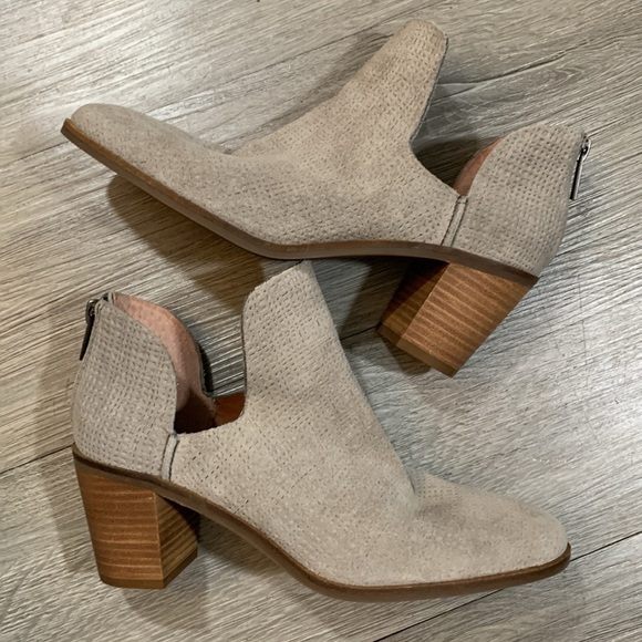 Lucky Brand Powe Taupe Suede Ankle Boots Stacked Heel size 7 - Picture 6 of 11